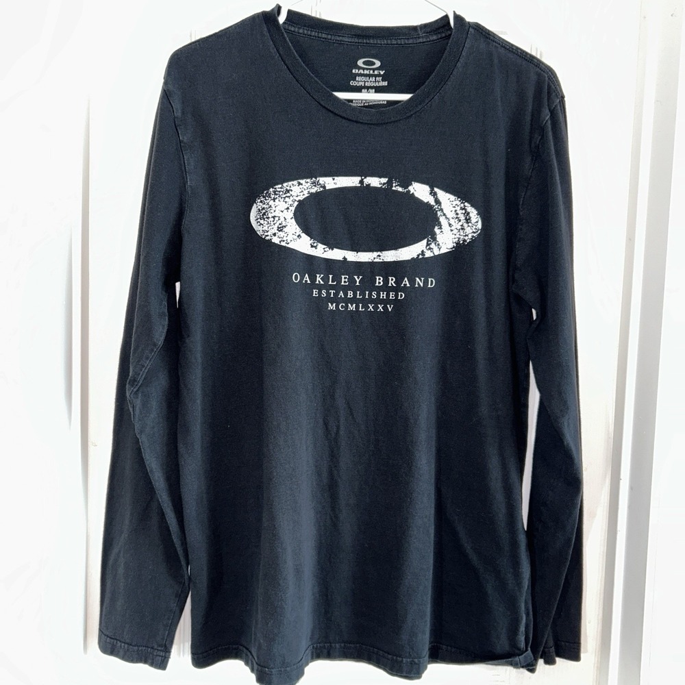 Long Sleeve Oakley T-shirt, Size Medium Black With White Graphic
